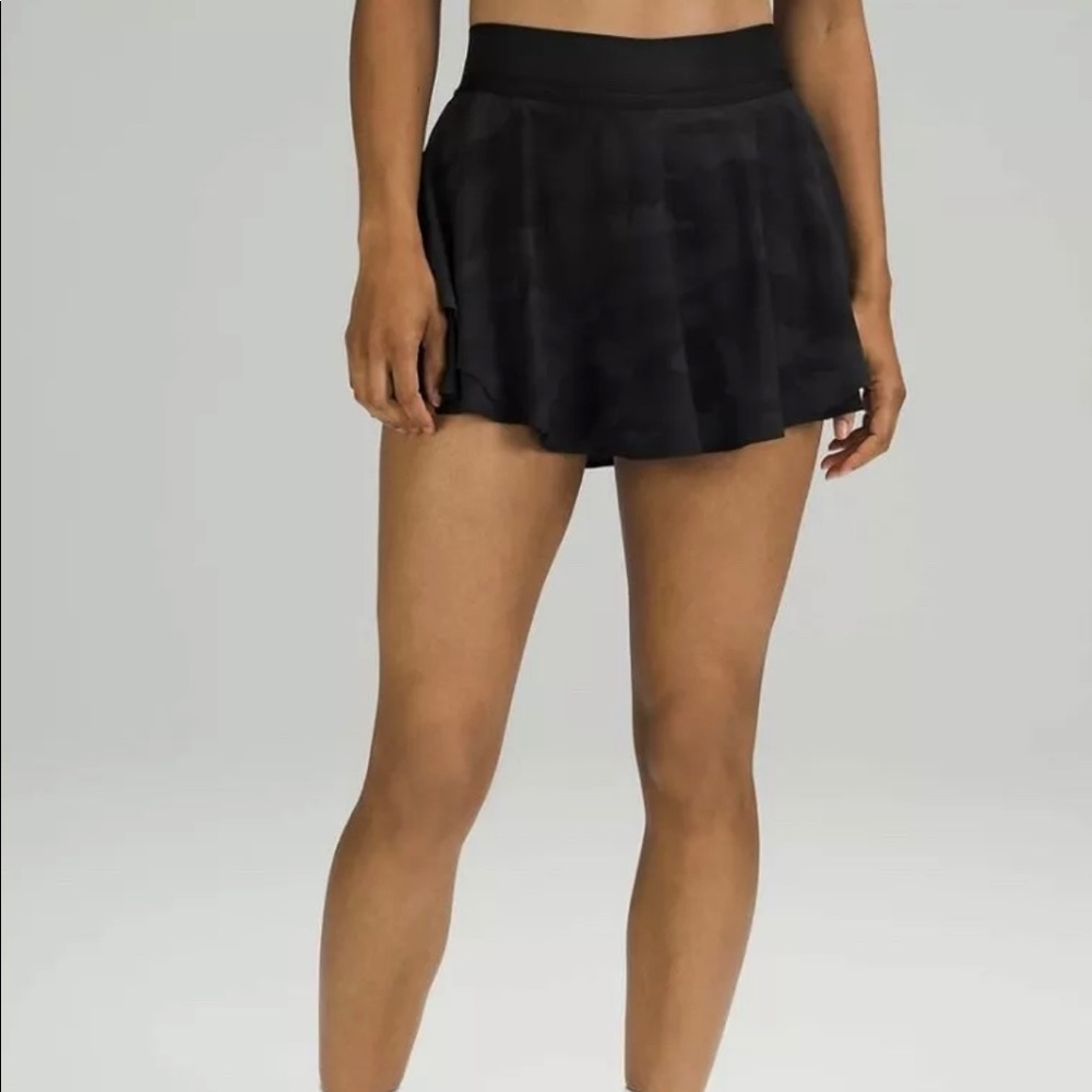 Lululemon Court Rival skirt Regular size 2 camo